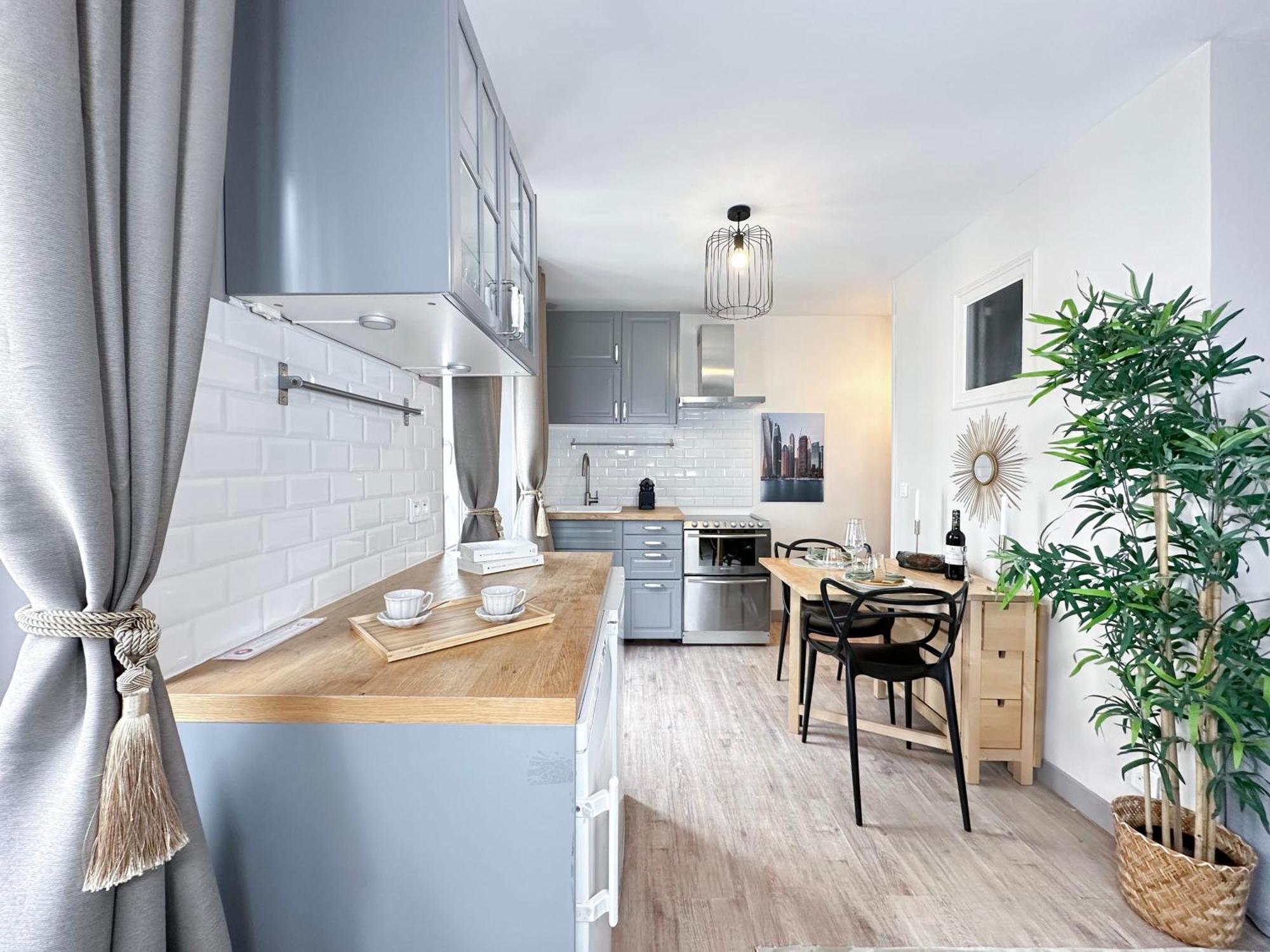 Апартаменты Stylish & Chic Duplex Near Eiffel Tower Париж Экстерьер фото