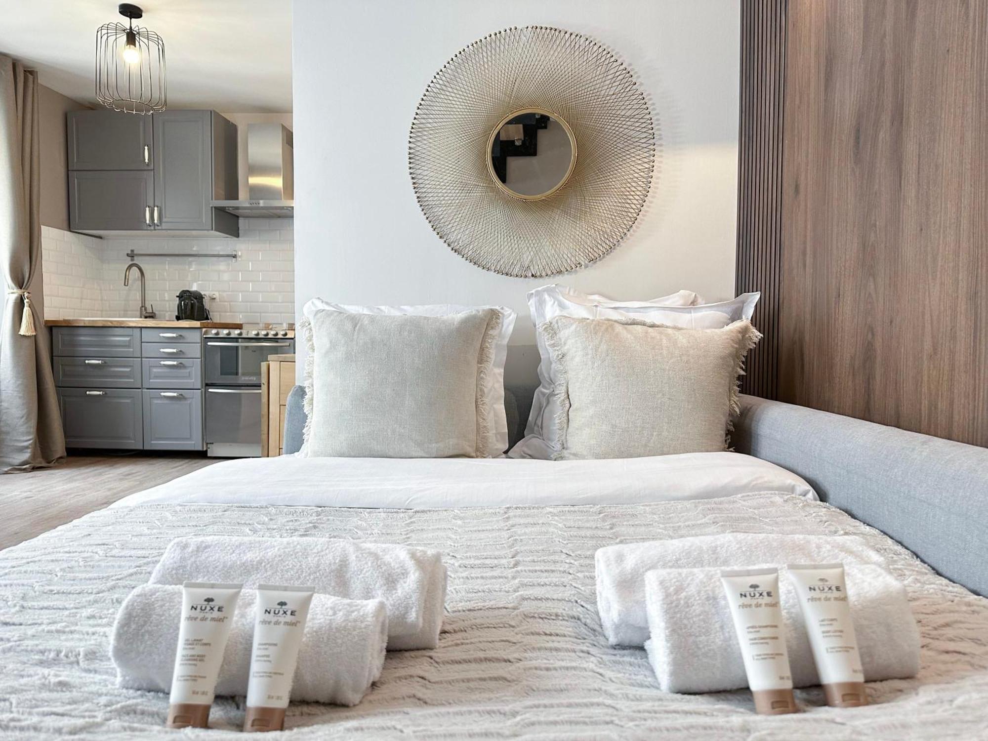 Апартаменты Stylish & Chic Duplex Near Eiffel Tower Париж Экстерьер фото