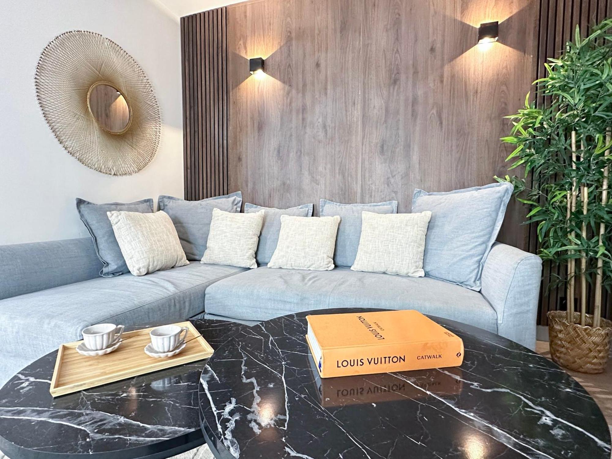 Апартаменты Stylish & Chic Duplex Near Eiffel Tower Париж Экстерьер фото